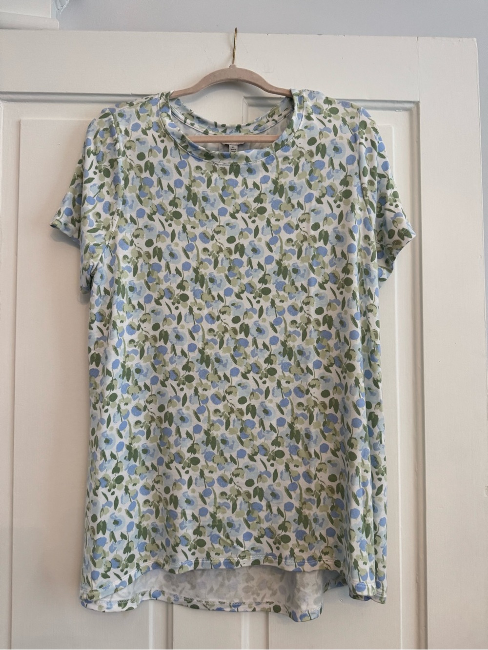 crown & ivy Blue and Green Floral Short Sleeve Tee